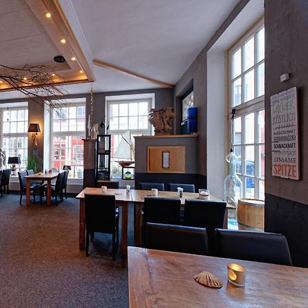 Отель Restaurant Haus Hamburg Леер Экстерьер фото