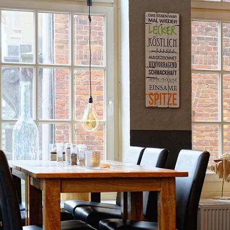 Отель Restaurant Haus Hamburg Леер Экстерьер фото